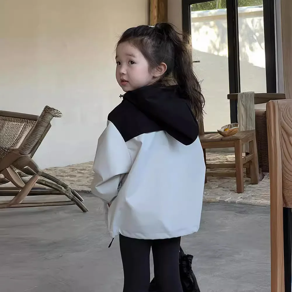 Girls Coat 2024 Autumn New Childrens Clothing Girl Baby Foreign Style Black and White Patchwork Outdoor Stormjacket Casual image 4