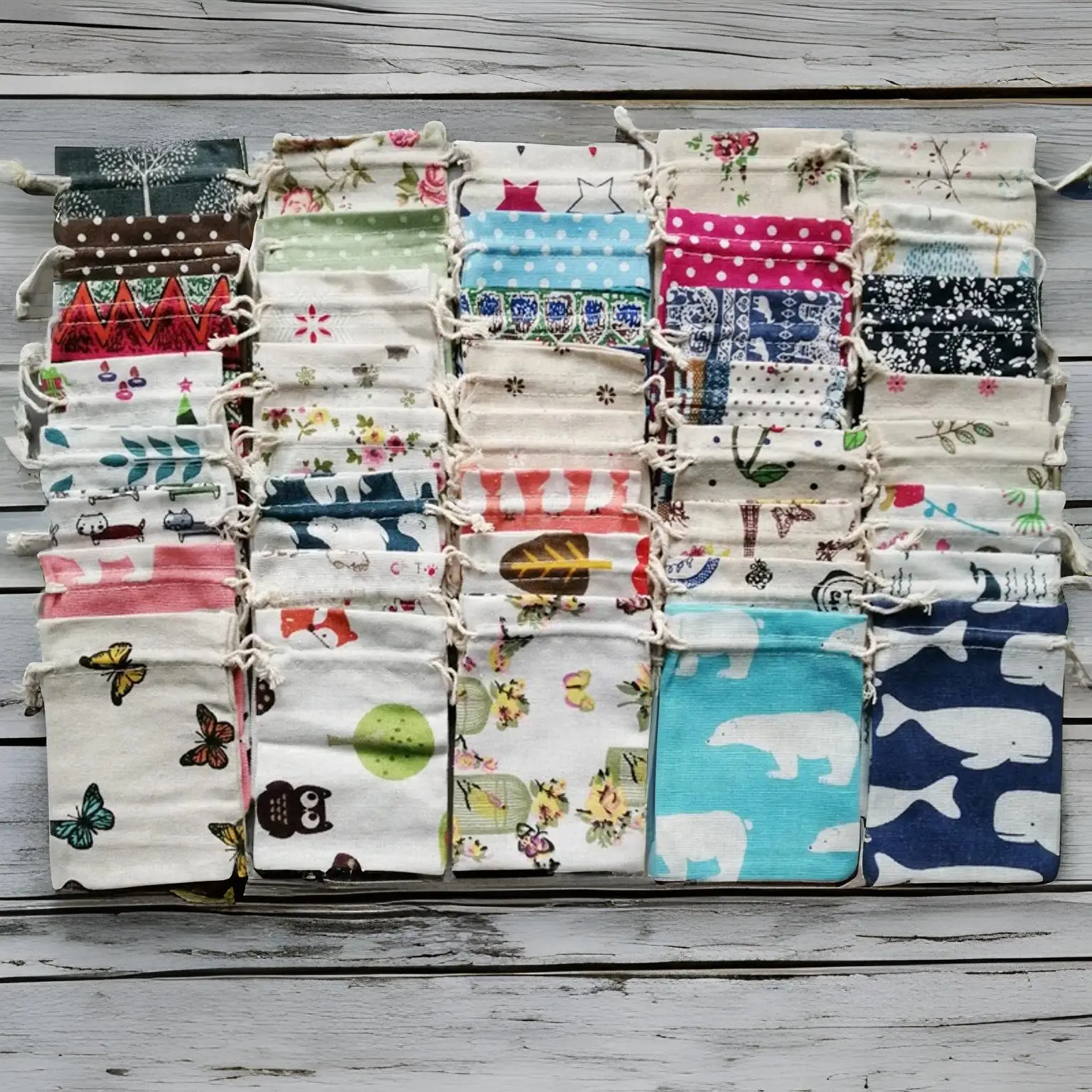 

100pcs 42-Patterns Mini Drawstring Storage Pouch Gift Bags Christmas Packaging Using Cotton Bag Wedding Sack Display Solutions