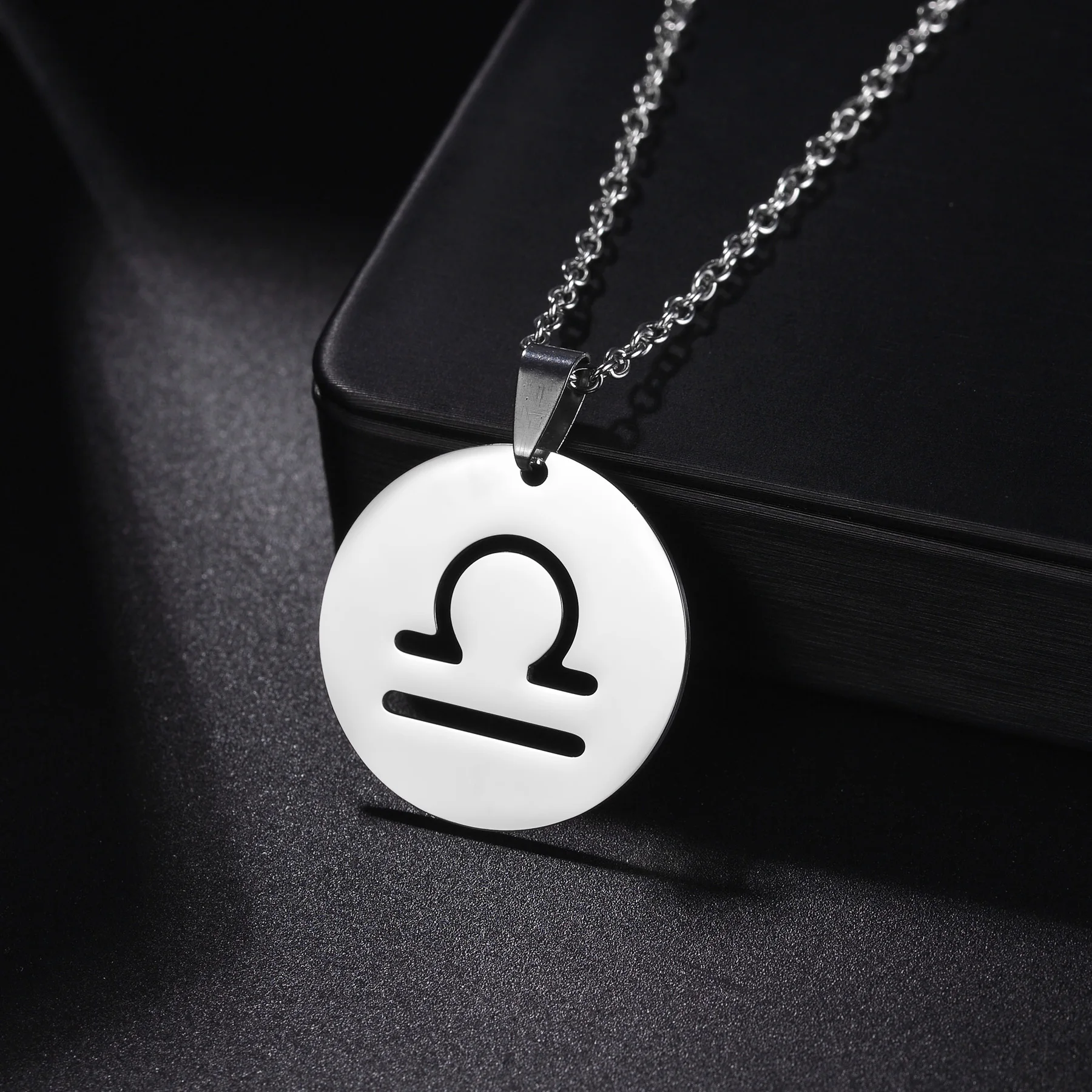 حار Sale12 الأبراج زودياك قلادة سلسلة قلادة للنساء الرجال الحمل برج العذراء برج العقرب الجدي الدلو هدية عيد