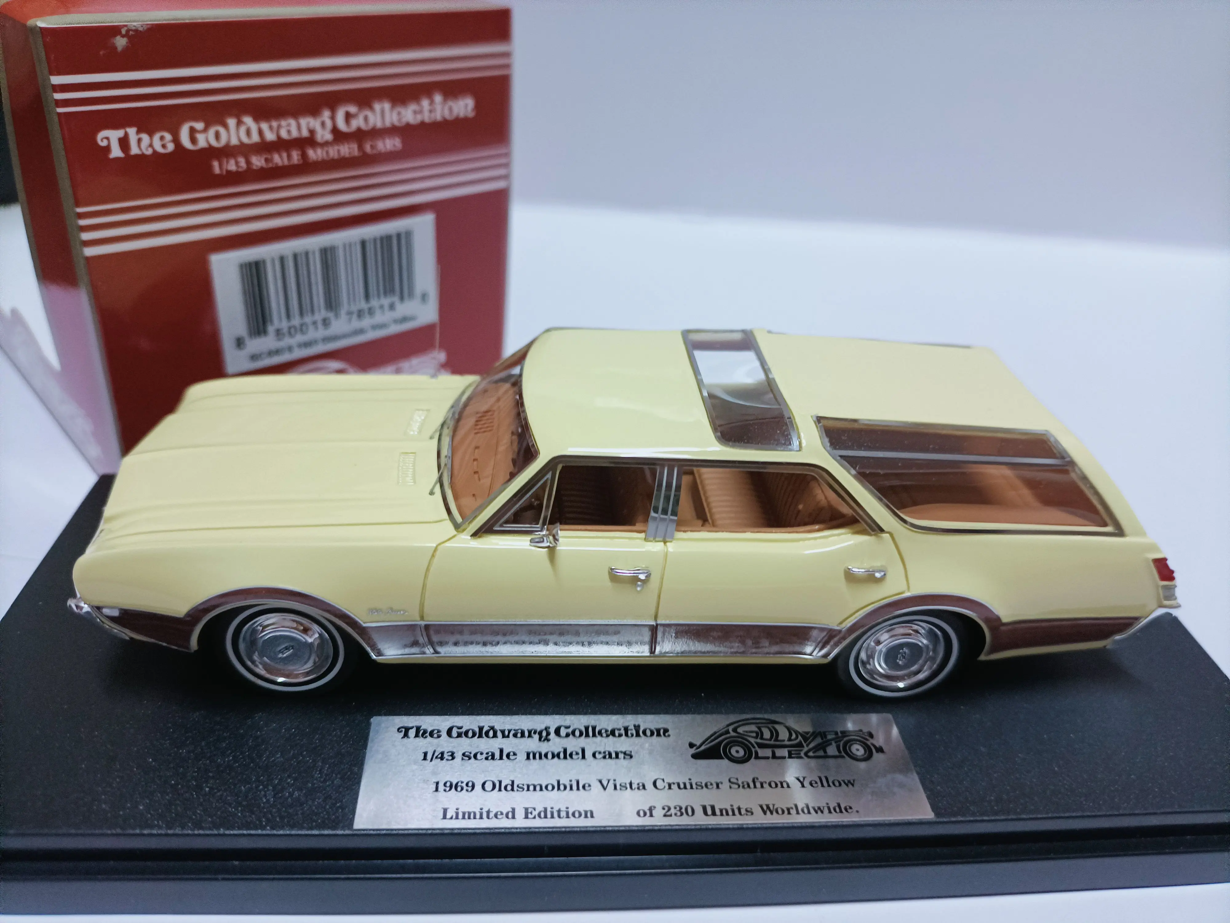 Goldvarg 1:43 Oldsmobile Vista Cruiser Vintage Car Simulation Limited Edition Resin Metal Static Car Model Toy Gift