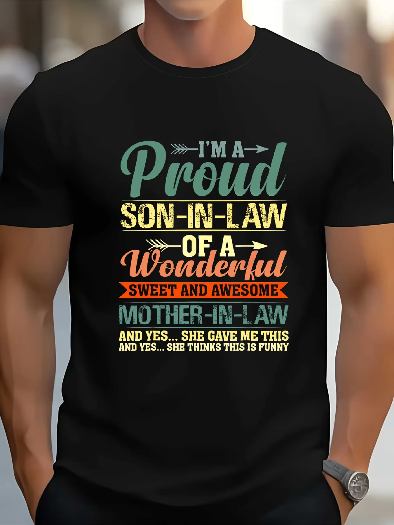 تي شيرت هدية ممتعة للابن - "أنا فخورًا في القانون" ملابس ممتعة للأم في القانون، أسود، أكمام قصيرة ورقبة دائرية، ز #1