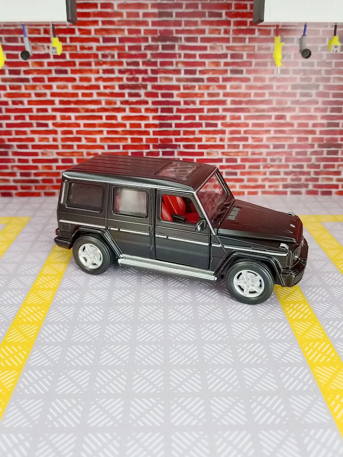 1:32 Mercedes-Benz G350D Legierung Automodell mit zurückziehbarem Soundlicht Geschenkkollektion Druckguss-Spielzeugmodell