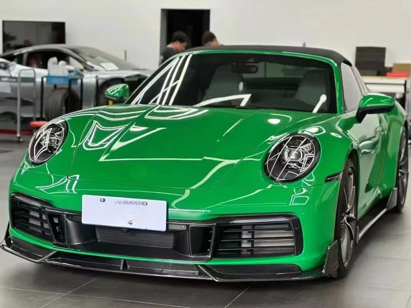 For the 992 Upgrade Carbon Fibre Small Envelope Body Kit