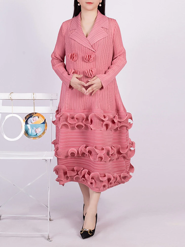 

AnsmanMiyake Pleated Dress Round Neck Long Sleeve Plate Flower Loose Lace Up Cake Skirt French Mid Length Design 2023 Summer New