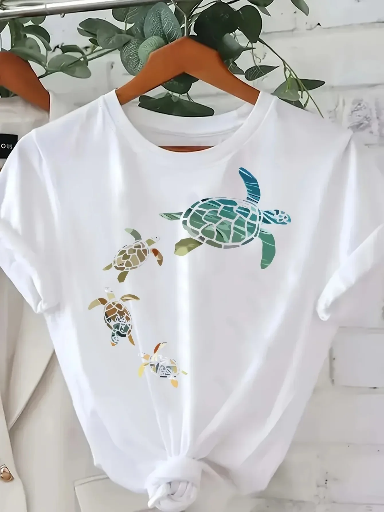 Women's Round Neck T-shirt, 100% Cotton, Cute Sea Turtle Print T-Shirt For Women - Casual Summer Beachwear| Short Sleeve Tee