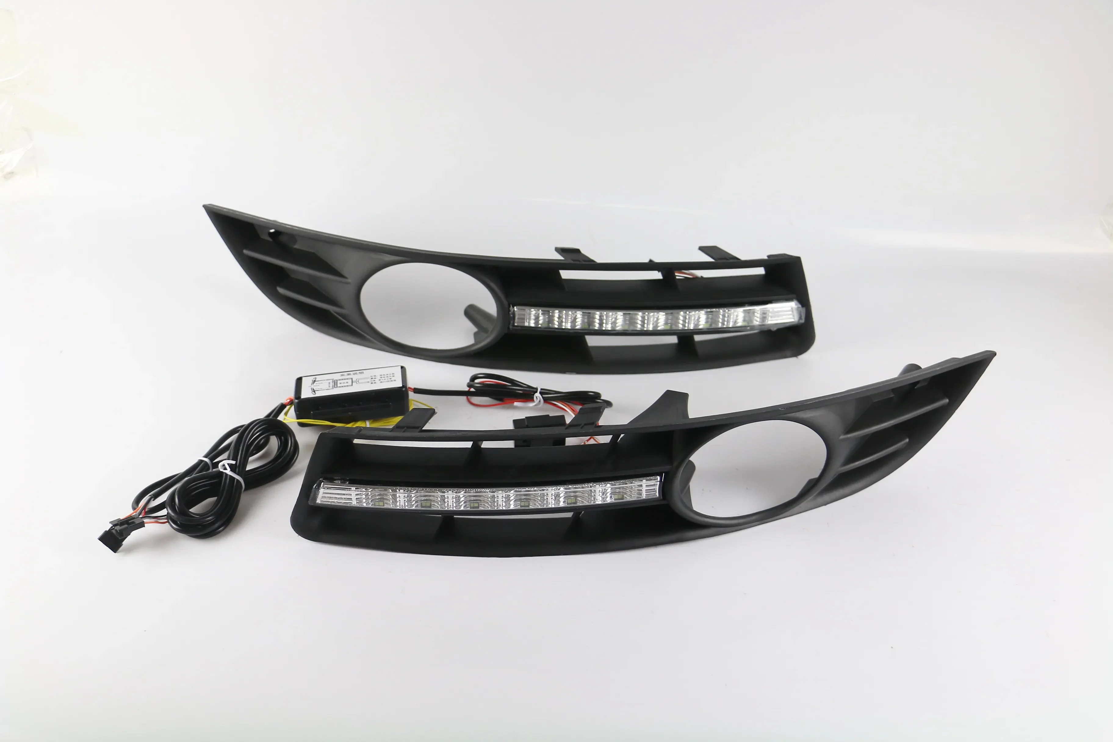 

LED DRL Daytime Running Light for Volkswagen Magotan 07-11 VW tricolor streamer daily light Led daytime running lights