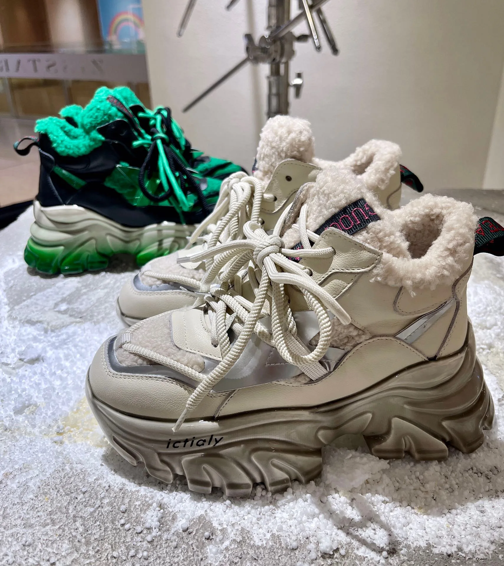 Scarpe da neve in pelliccia calda invernale da donna stivali corti Sneakers alte e grosse piattaforme con tacchi alti Designer di lusso di marca