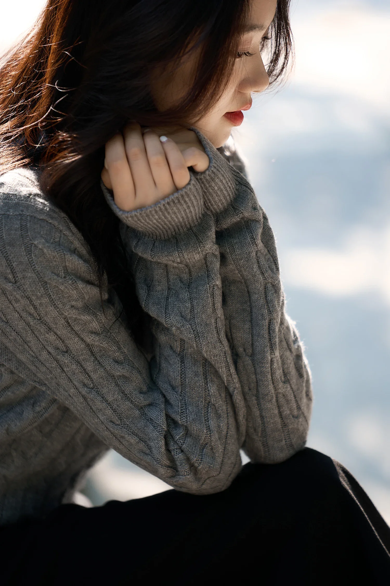 سترة ليليان الملتوية من الصوف الكشمير الإيطالي برقبة دائرية، ملابس تريكو ناعمة فاخرة للنساء