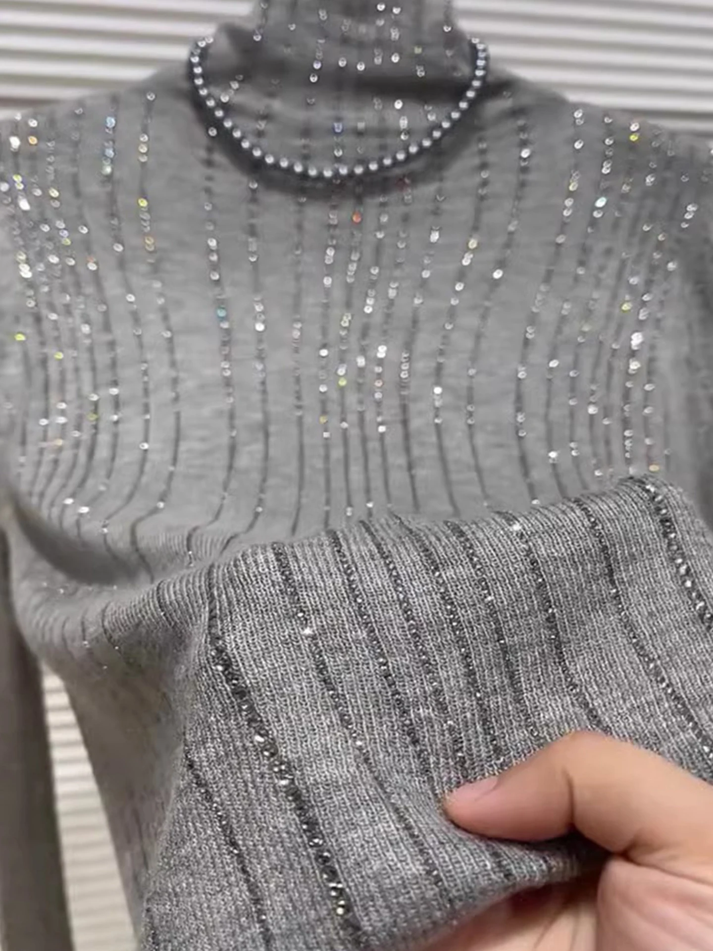 Bequemer High-Ne-Strickpullover für Damen, Innenbekleidung, faionable, luxuriös, vielseitiges Oberteil, Frühlings-Herbst-Saison, mit Perlen verziert