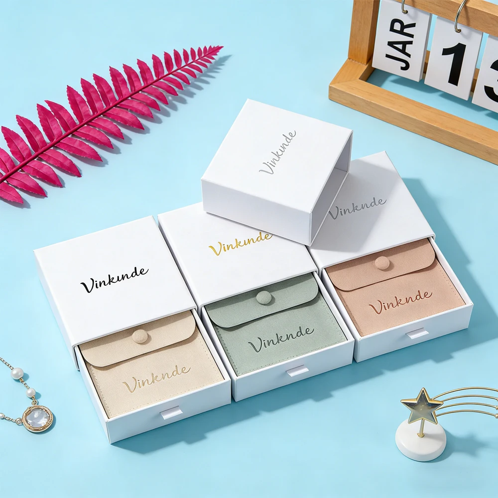 

Набор из 24 персонализированных подарочных коробок для украшений с логотипом, белые бумажные коробки-пеналы для ювелирных изделий, открыток, ожерелий, с замшевым мешочком на кнопке