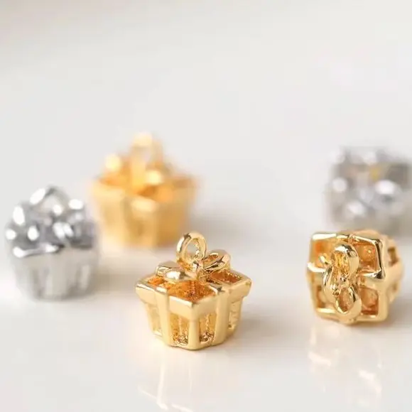 

2 шт. мини трехмерная позолоченная медная подарочная коробка кулон для Рождества, дня рождения DIY ювелирные аксессуары ручной работы