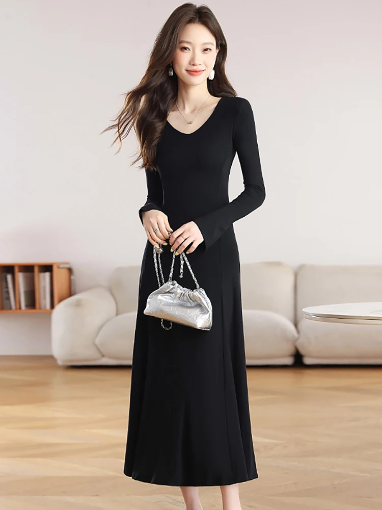 Damska koreańska sukienka w stylu vintage Hepburn na studniówkę, jesienno-zimowa, czarna, dzianinowa, z długim rękawem, dekolt w serek, elegancka sukienka bodycon długa, kolekcja 2025.