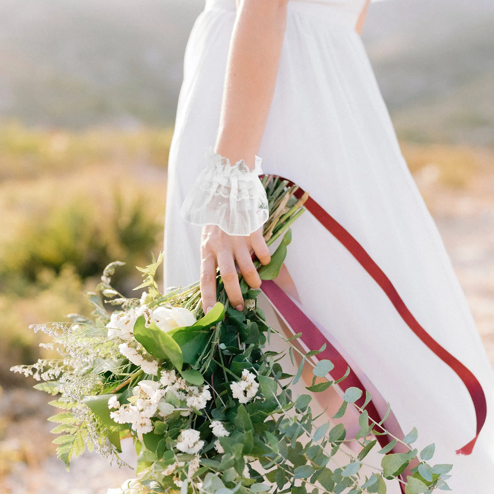 

2Pcs White Elastic Detachable Wrist Cuffs Lace Lolita Fake Sleeves Bride Accessories for Wedding Party Lace Wrist Sleeves Women