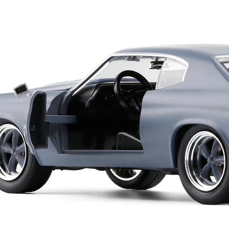 Jada 1:24 1970 Chevrolet Chevelle SS High Simulation Diecast Car Metal Alloy Model Car Toys for Children Gift Collection J193