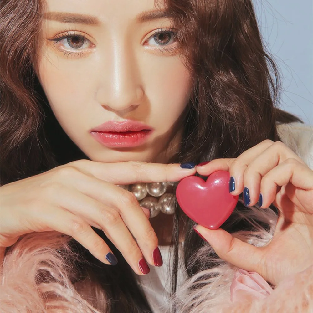 1pcs Love Heart Shape Empty Eyeshadow Case Refillable Easy To Carry Refillable Makeup Dispenser With Mirror Rouge Lipstick Box