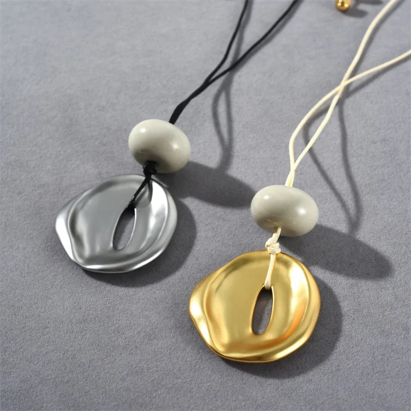 

Fashion Irregular Circular Pendant Collarbone Chain Vintage High-end Feel Long Drawstring Necklace for Men and Women