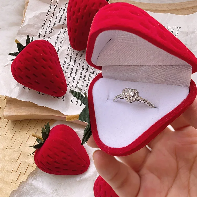 Romantische Beflockung Beere Erdbeere Ring Box Lagerung Finishing Frau Ohrringe Tragbare Box Mädchen Schmuck Display Verpackung Lagerung