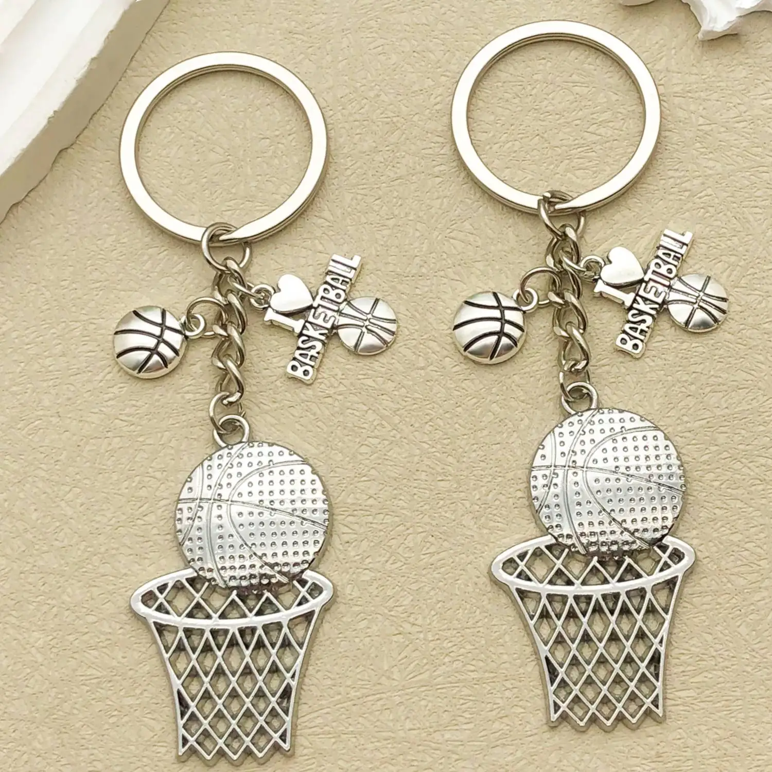 LLavero creativo de regalo deportivo, llavero de red de baloncesto, colgantes de red de estadio, baloncesto escolar, nuevos regalos conmemorativos, 1 ud.