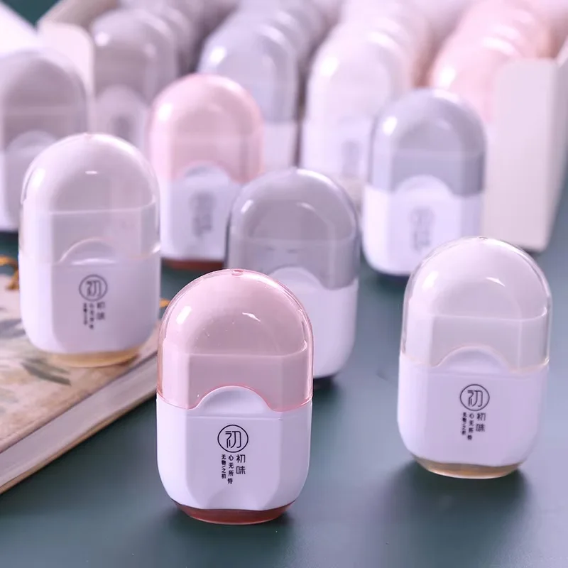 1 قطعة ممحاة ثنائية الغرض ومبراة أقلام رصاص محمولة باليد متعددة الوظائف براية أقلام مع غطاء لوازم مكتبية للطلاب