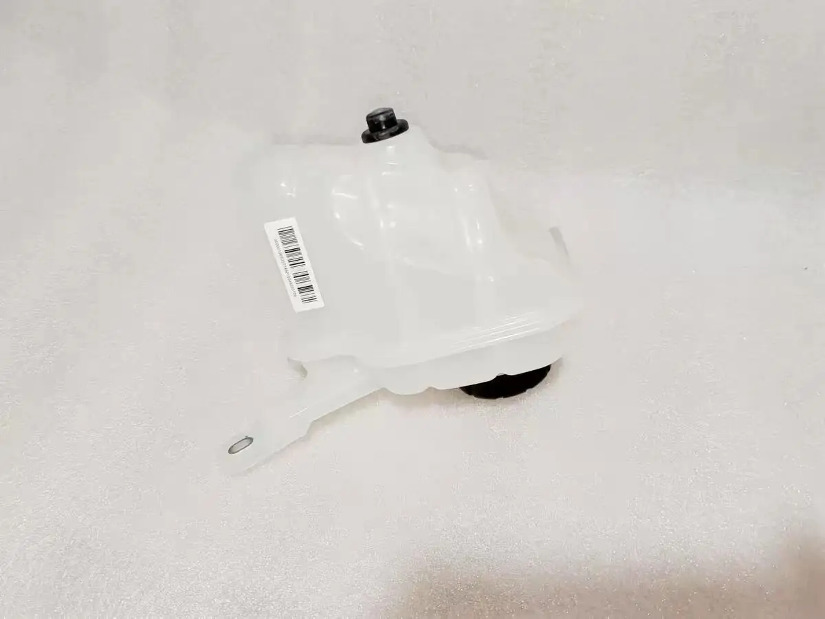 Auto parts Coolant Expansion Tank / Overflow Bottle for Geely Borui (GC9)   Auxiliary Coolant Reservoir, Coolant Recovery