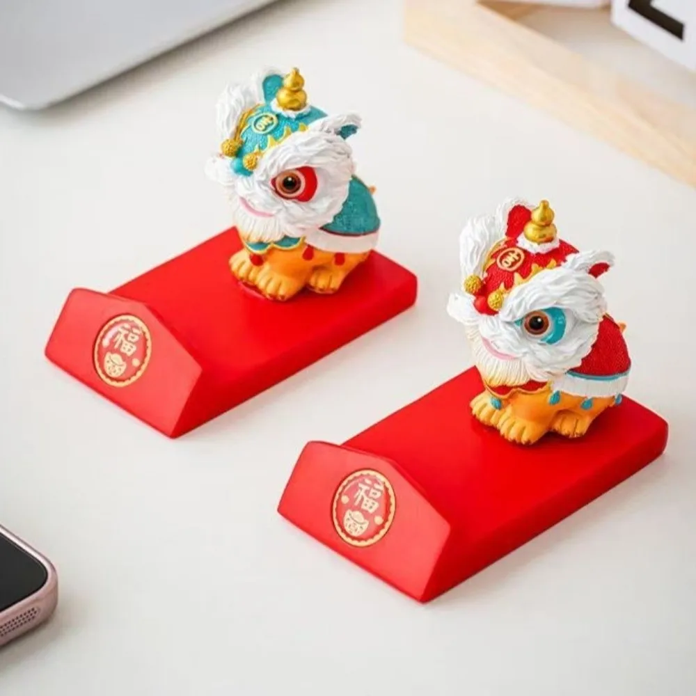 

Resin Lion Dance Ornaments Year of The Horse Festival Decorative Mobile Phone Stand Lifelike Chinese Style Lion Dance Mascot
