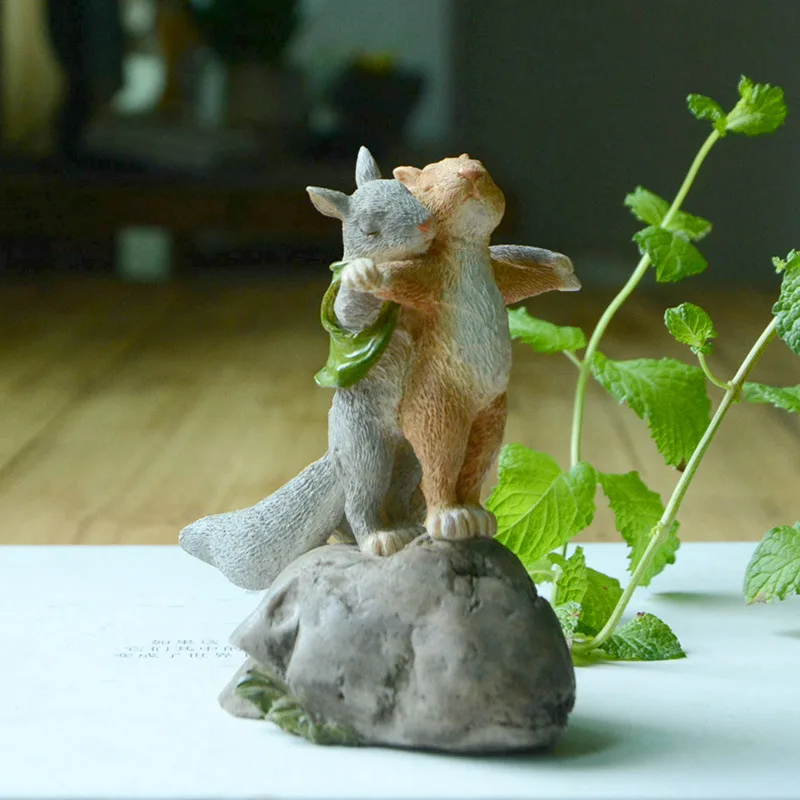 

Creative Simulation Animal Cartoon Cute Squirrel Resin Crafts Landscape Layout Figurines Decoration Garden Balcony Furnishing