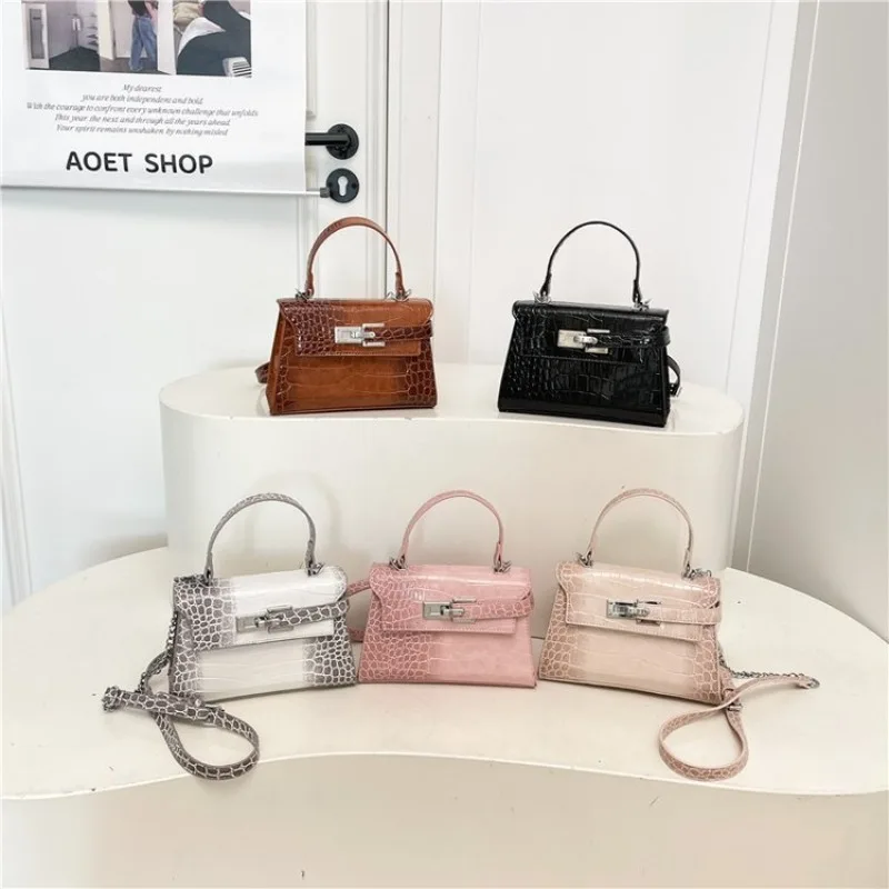 

Solid Color Classic Diaper Bag Women Leather Shoulder Bag Elegant Designer Fashionable High End Minimalist Trendy Commuter