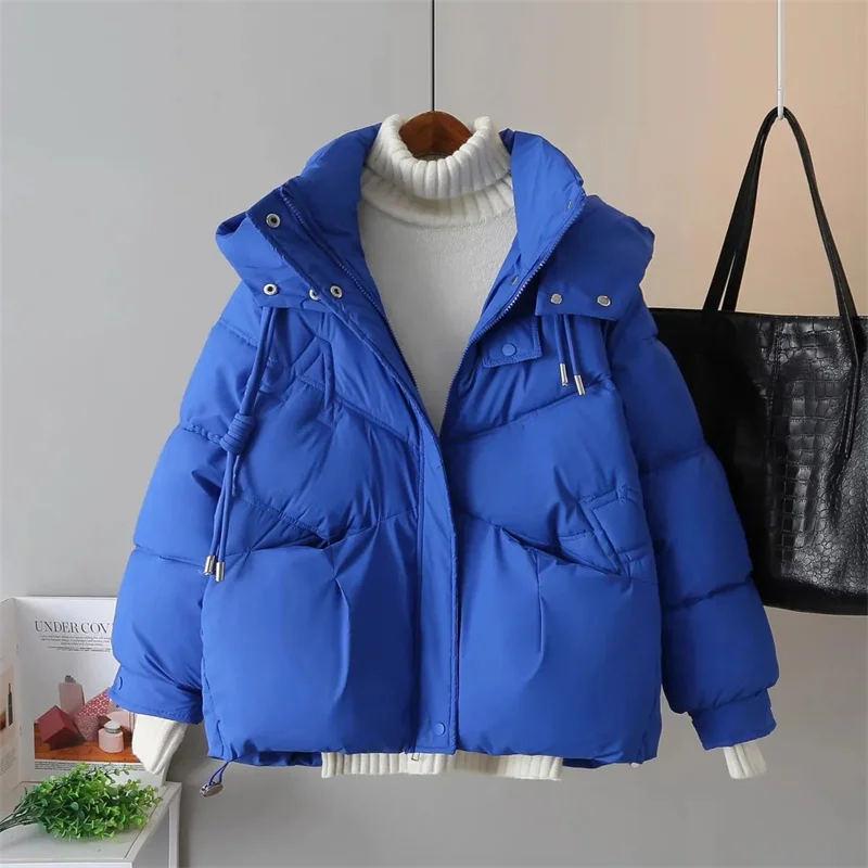 موضة معطف مبطّن بالقطن الدافئ الإناث 2025 شتاء جديد قصير أسفل معطف المرأة سترات الخبز الملابس أبلى سميكة مقنعين ملابس خارجية