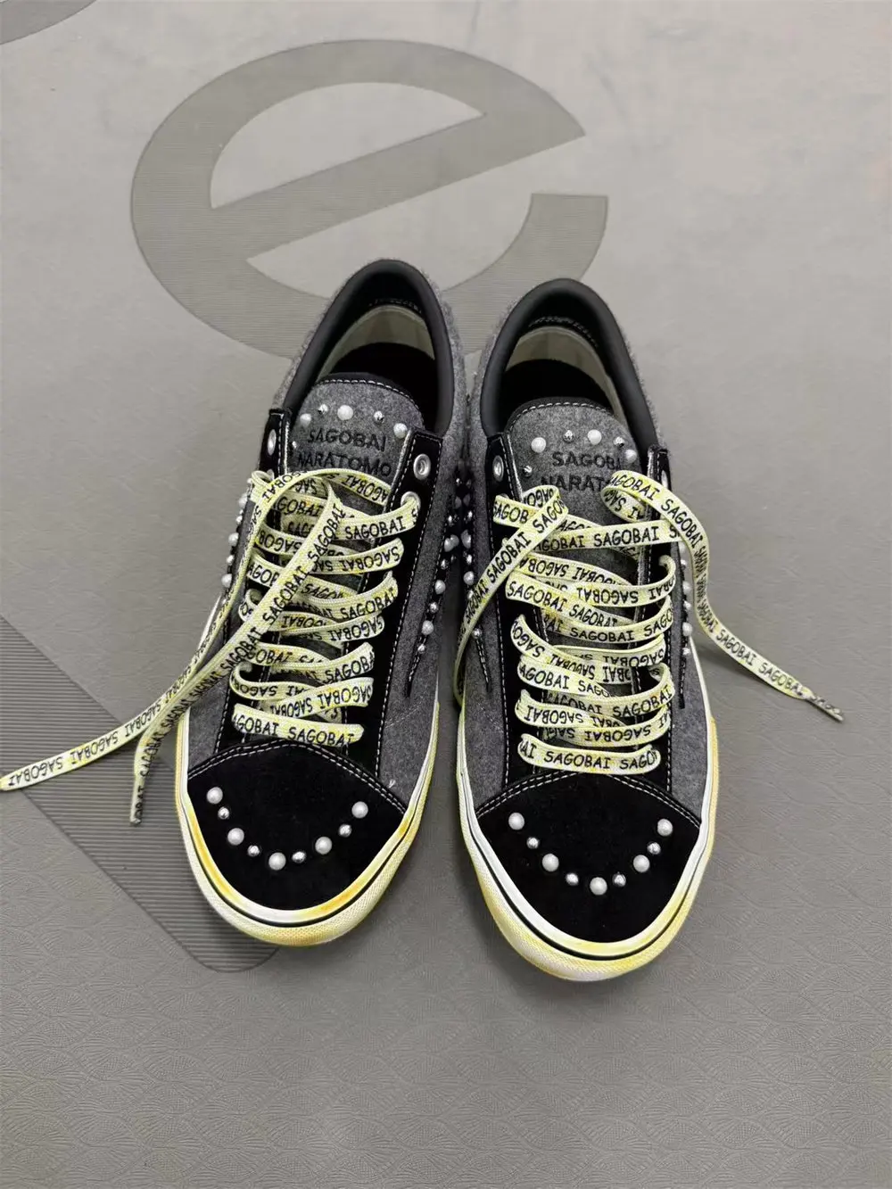 

2026 latest skateboard shoes black and gray old dirty lightning men's shoes