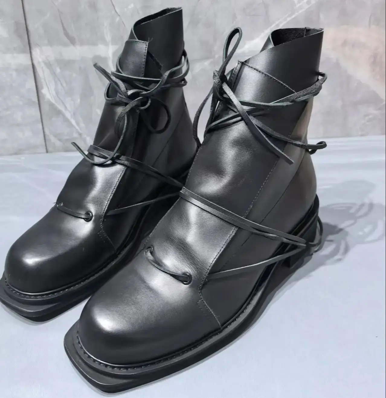 Wrap Cross Rope Strap Herrenstiefel Schwarzes Leder Mode Weiches Rindsleder Boote Britischer Stil Karree High-Top-Schuhe Männlich Reif