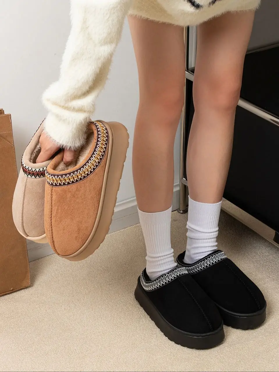 Feslishoet Winter Woman Slippers Plush Interior Anti Slip Sole Thick Bottom Embroider Fashion  Warm Slippers Use Indoor Outdoor