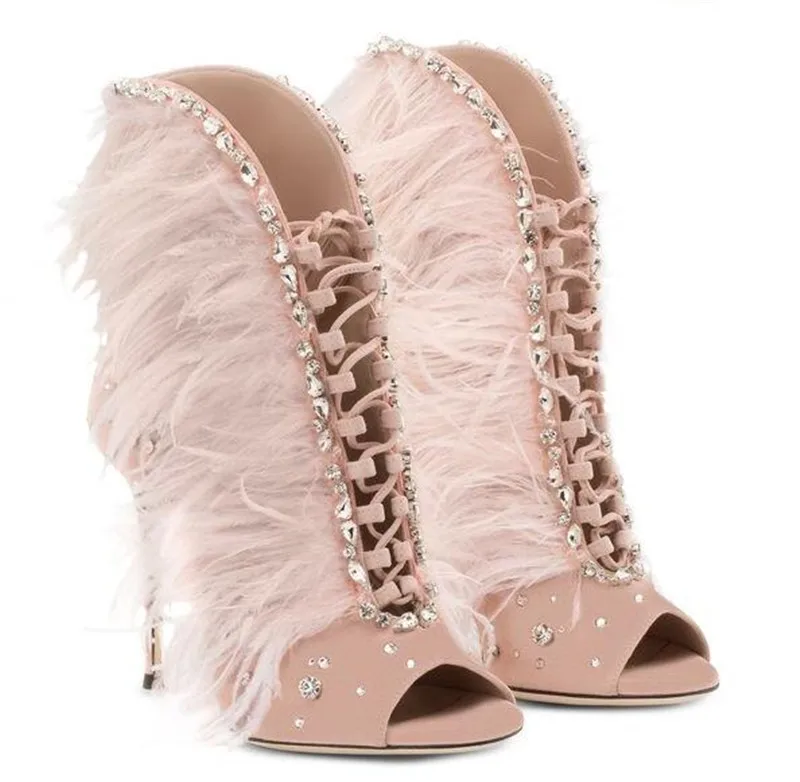 

Блестящие летние женские босоножки с кристаллами и мехом, на шпильке, с открытым носком, на шнуровке, большие размеры, модные туфли для показов