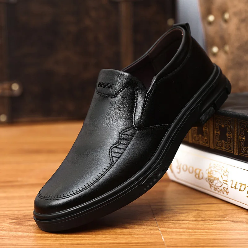 Zapatos informales de cuero para hombre, mocasines planos transpirables, calzado antideslizante para trabajo, oficina, conducción, zapatillas cómodas, zapatos sociales masculinos