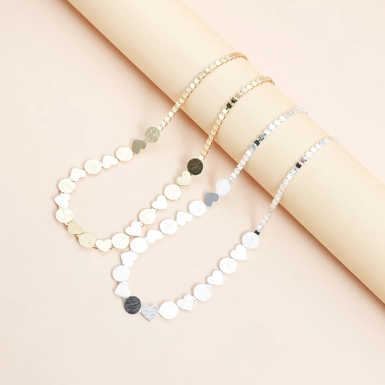 Geometric heart-shaped circular metal sheet brushed necklace ins retro style daily commuting accessories