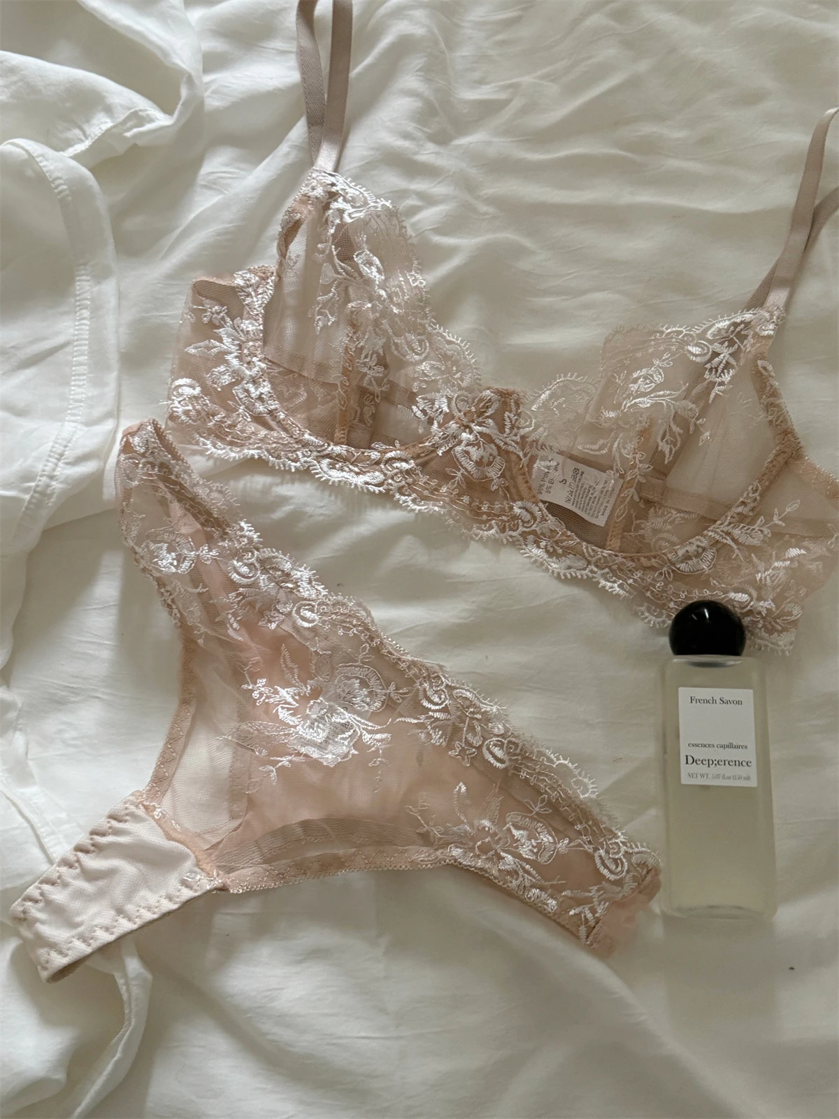 

Exquisite flower embroidery lingerie women bras thin lace sexy upturned bra panty suit underwear female