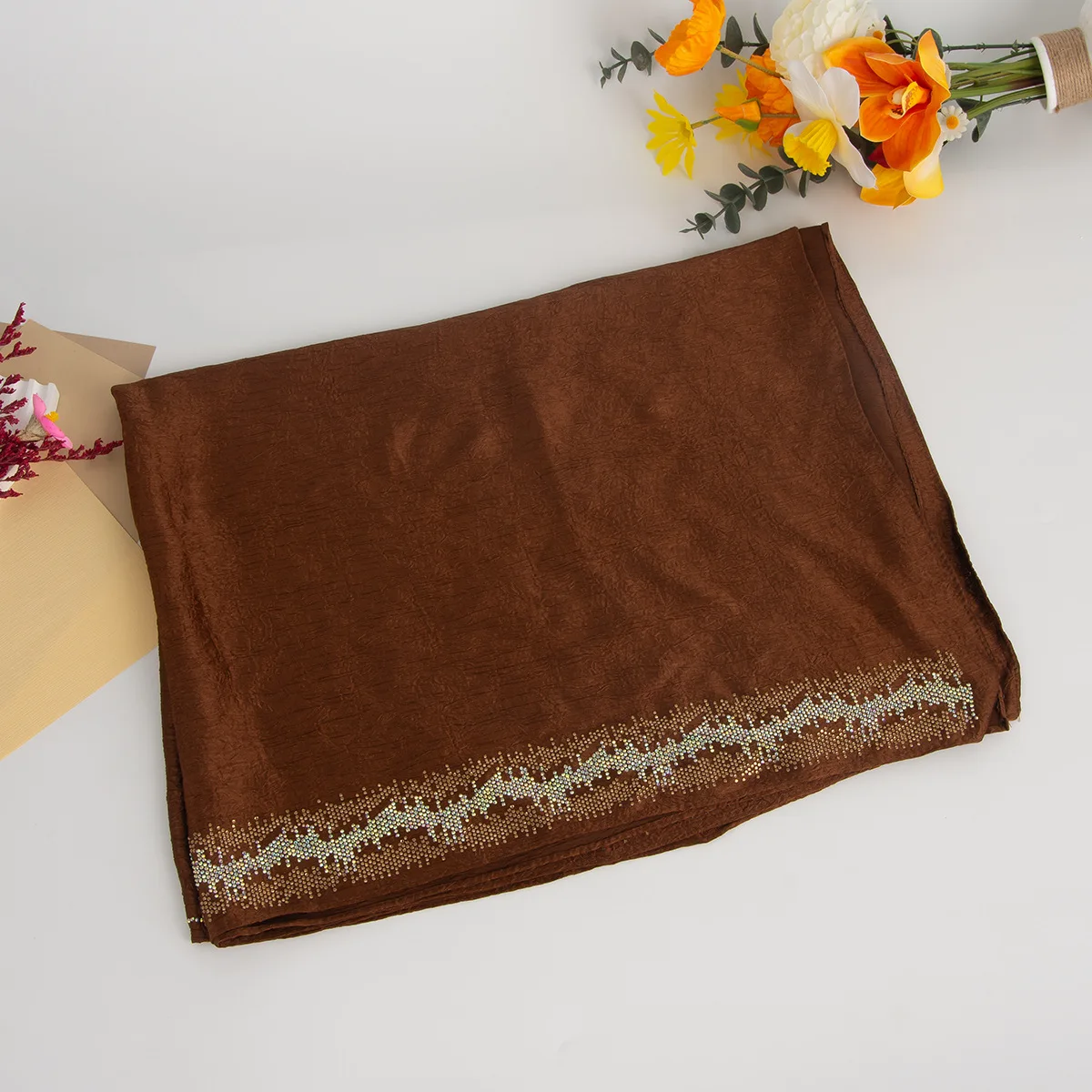foulard con strass impreziosito a mano con bordo Sciarpa da donna in chiffon avvolgente in tinta unita in stile etnico con hijab quadrato in pizzo