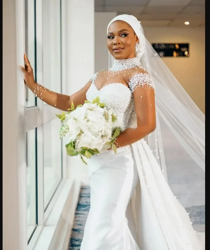 فستان زفاف عربي مخصص بياقة عالية وخرز كريستالي سباركلي للعروس من الساتان بأكمام كاملة مع تنورة قابلة للإزالة #4