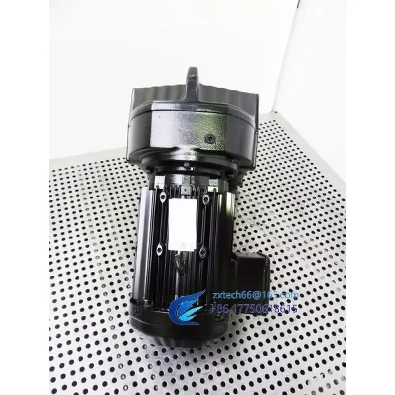New Gearmotors FA77 G DRE100L4 ASE1 TF 2,2kW S1 Unused-_cad04510