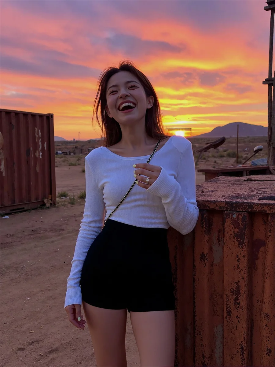 กางเกงขาสั้นเอวสูงทรงหลวม ดีไซน์หรูหรา เสื้อผ้าผู้หญิงสำหรับฤดูร้อน ลายปะติดสไตล์ Boyfriend เหมาะสำหรับใส่ไปเที่ยวทะเล วันหยุด ดูอ่อนเยาว์ ทันสมัย