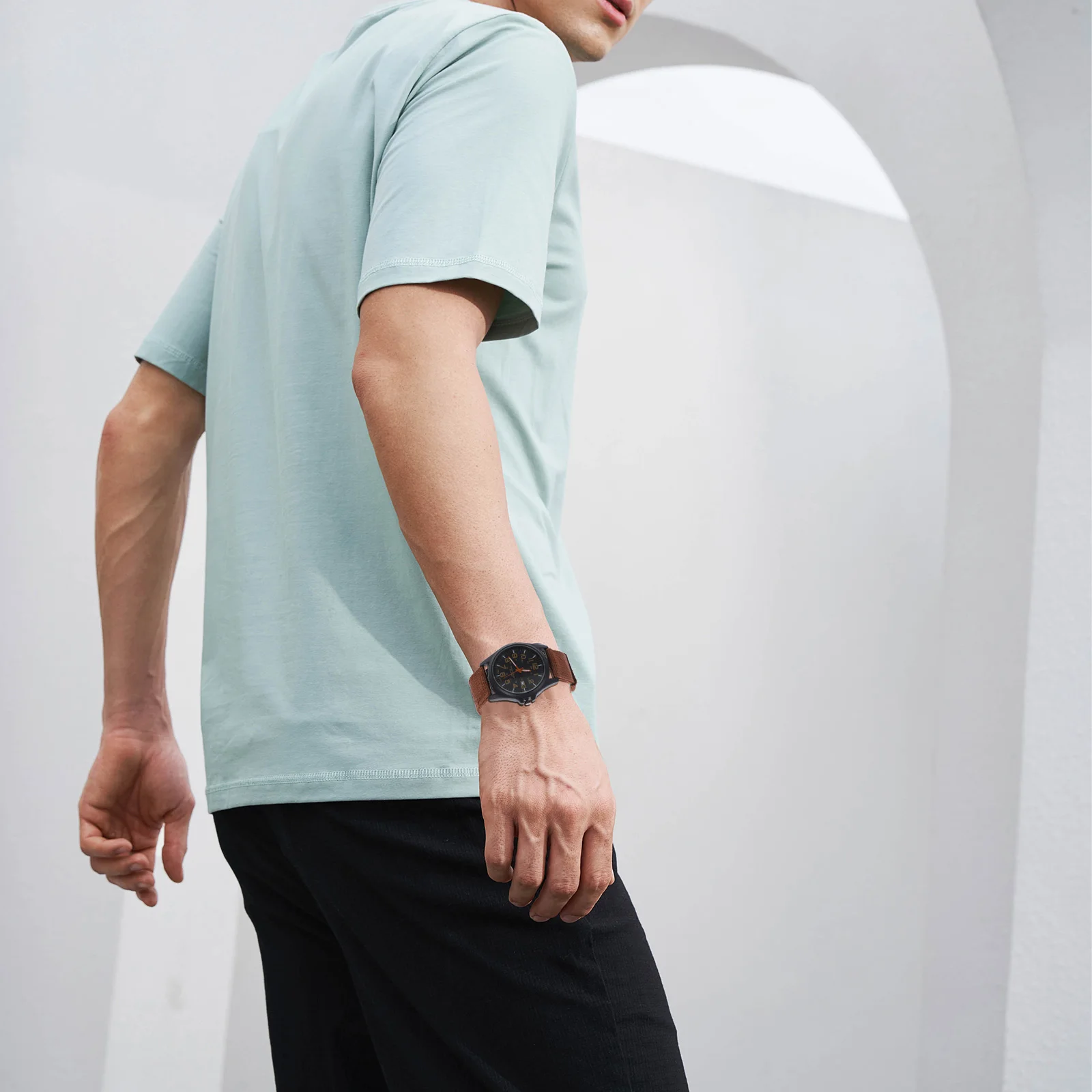 

Brown Man Quartz Wrist Watch Nylon Band Stylish Sports Calendar Quartz Fashion Wristwatch Man Wrist Watch Stylish Men Wristwatch