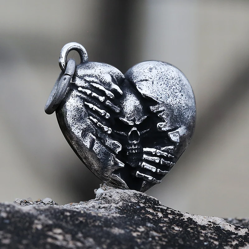 2022 NEW Stainless Steel Unique Broken Heart With Skull Men Necklace Pendant Fashion Unisex Jewelry Gothic Couple Gift V228