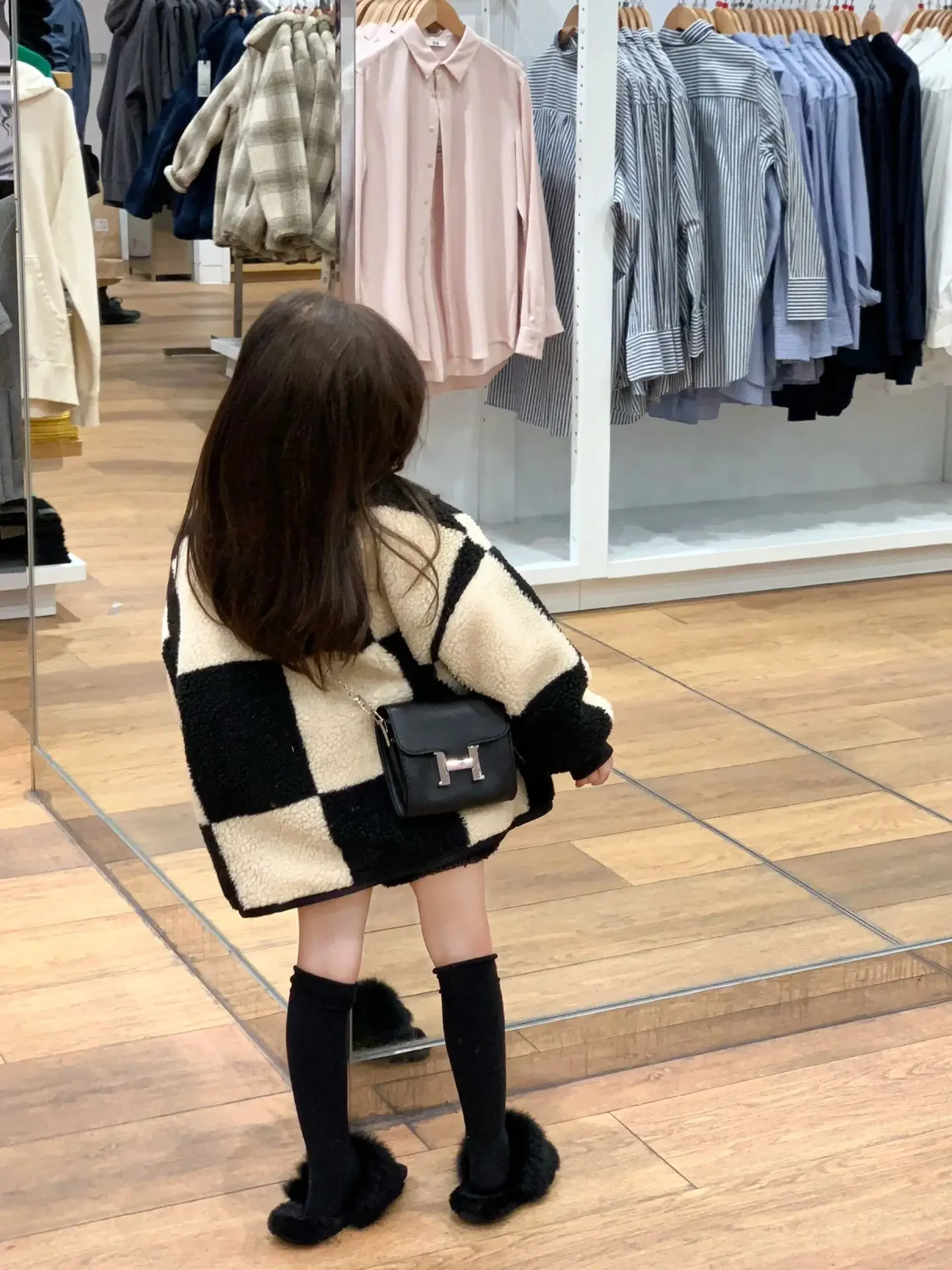 Korean girls\' winter clothes fashion thick velvet checkerboard pattern wool sweater cow horn button lamb wool warm jacket