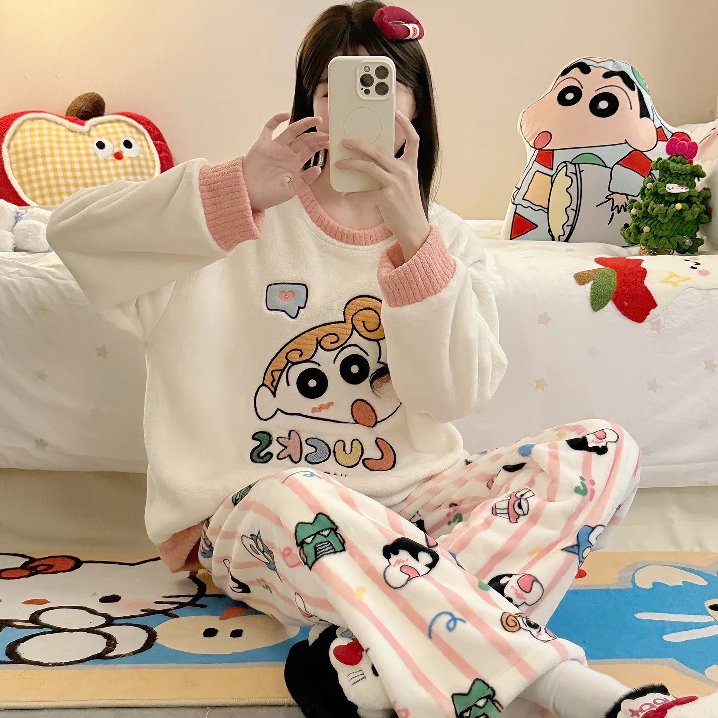 

2Pcs Autumn Winter Crayon Shin-Chan Women's Flannel Loungewear Set Print Round Neck Warm and Comfortable Home Clothes Pajamas