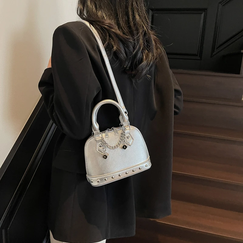 

Пригородная сумка-мессенджер большой вместимости с минималистским деловым эффектом, однотонная