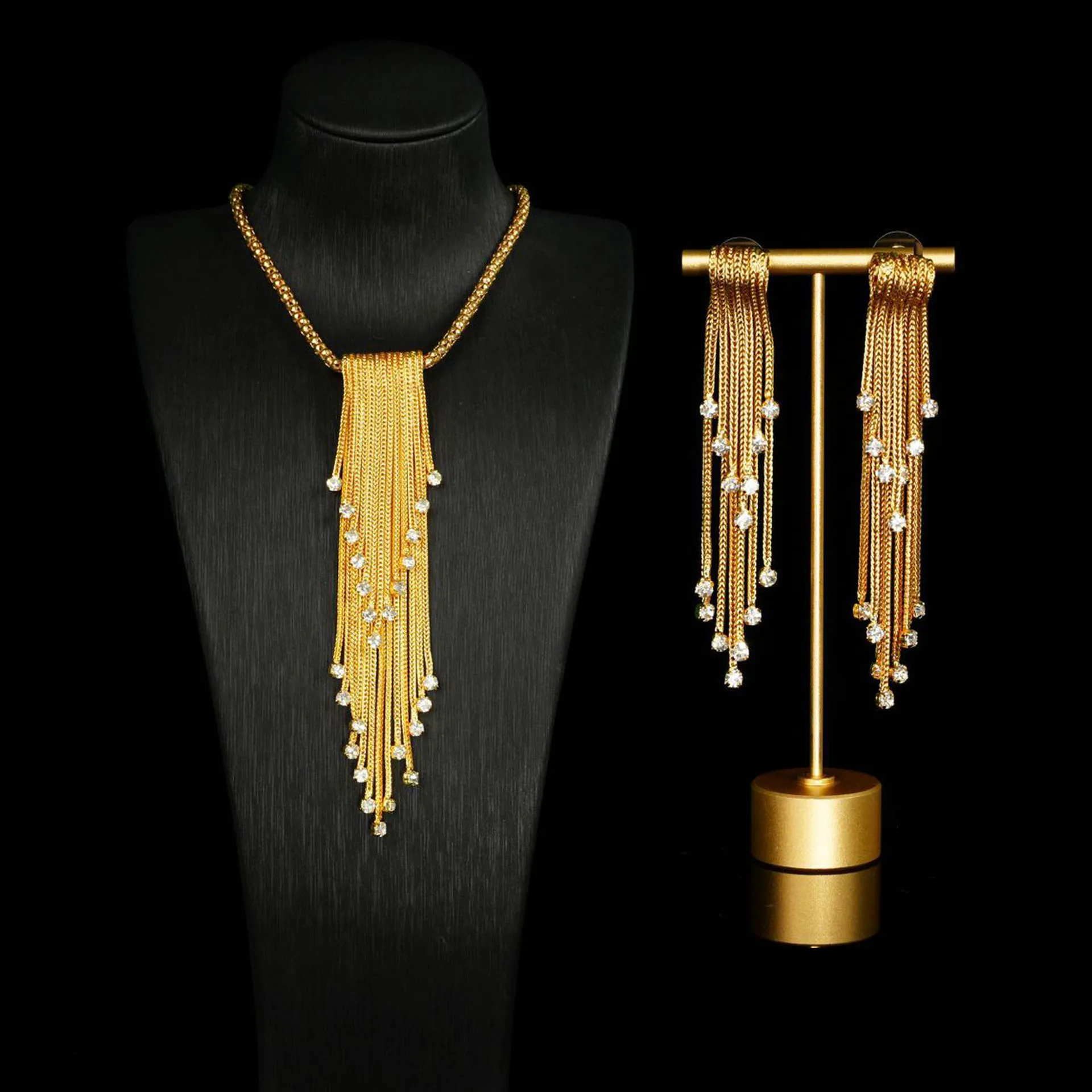 

Vintage Elegant Gold Chain Tassel Pendant Necklace Sweater Chain Metal Tassel Earrings Set Versatile Jewelry Set Accessories