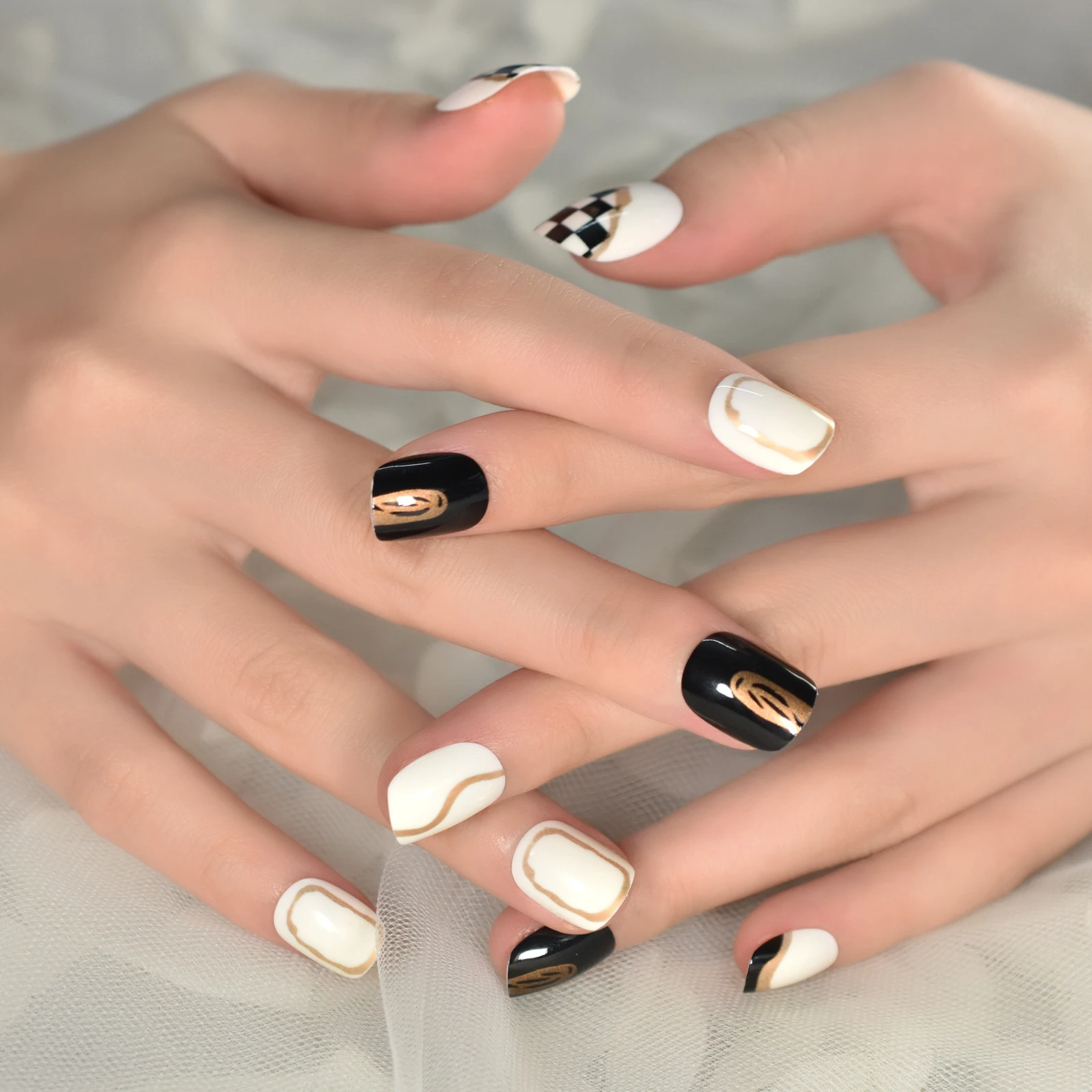 Vingernagels ontworpen glanzende nagels set druk op nagels kunst volledige dekking korte ronde vorm salon thuis manicure