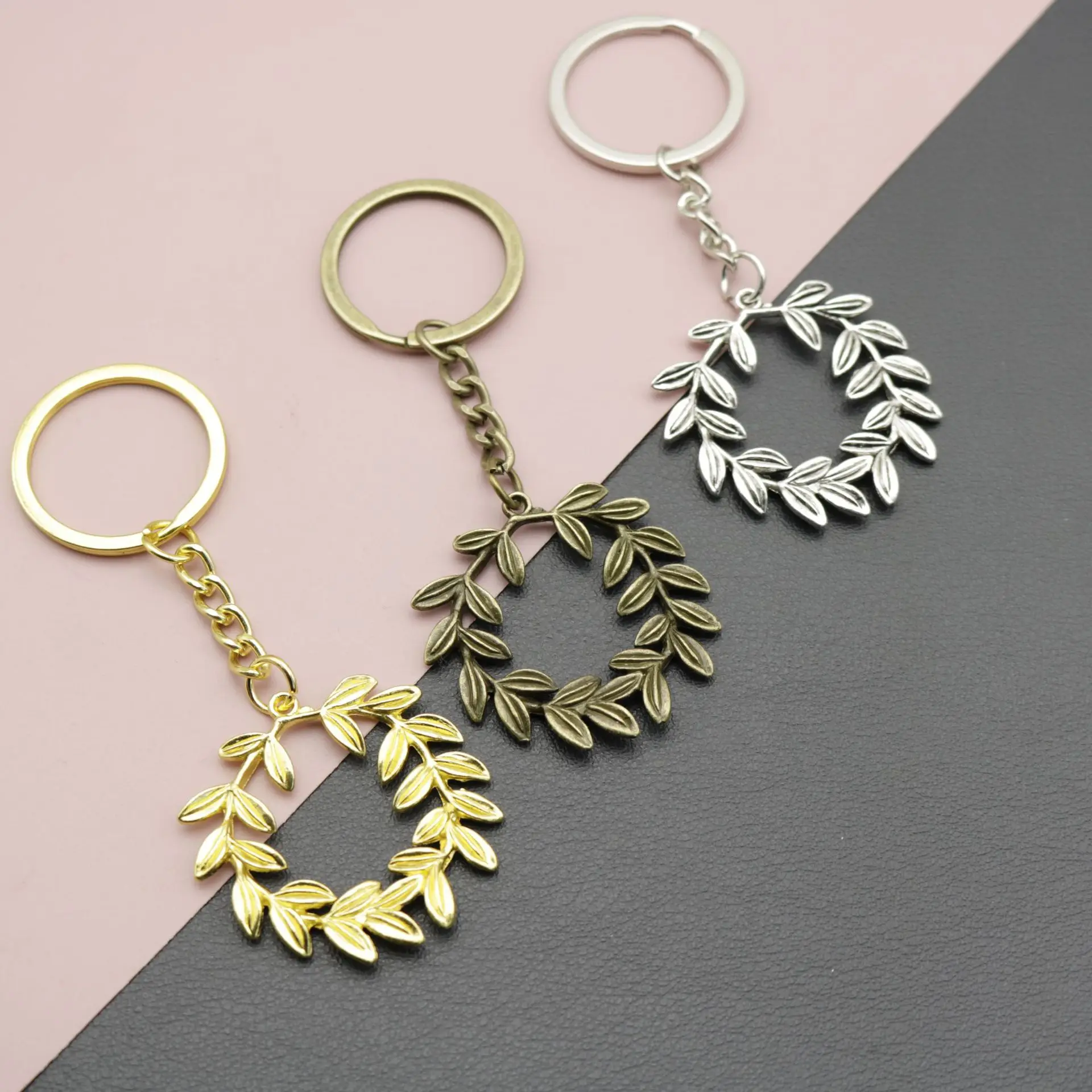 New fashion alloy wreath pendant keychain pendant for men and women simple all-in-one bag car key chain anniversary festival sma
