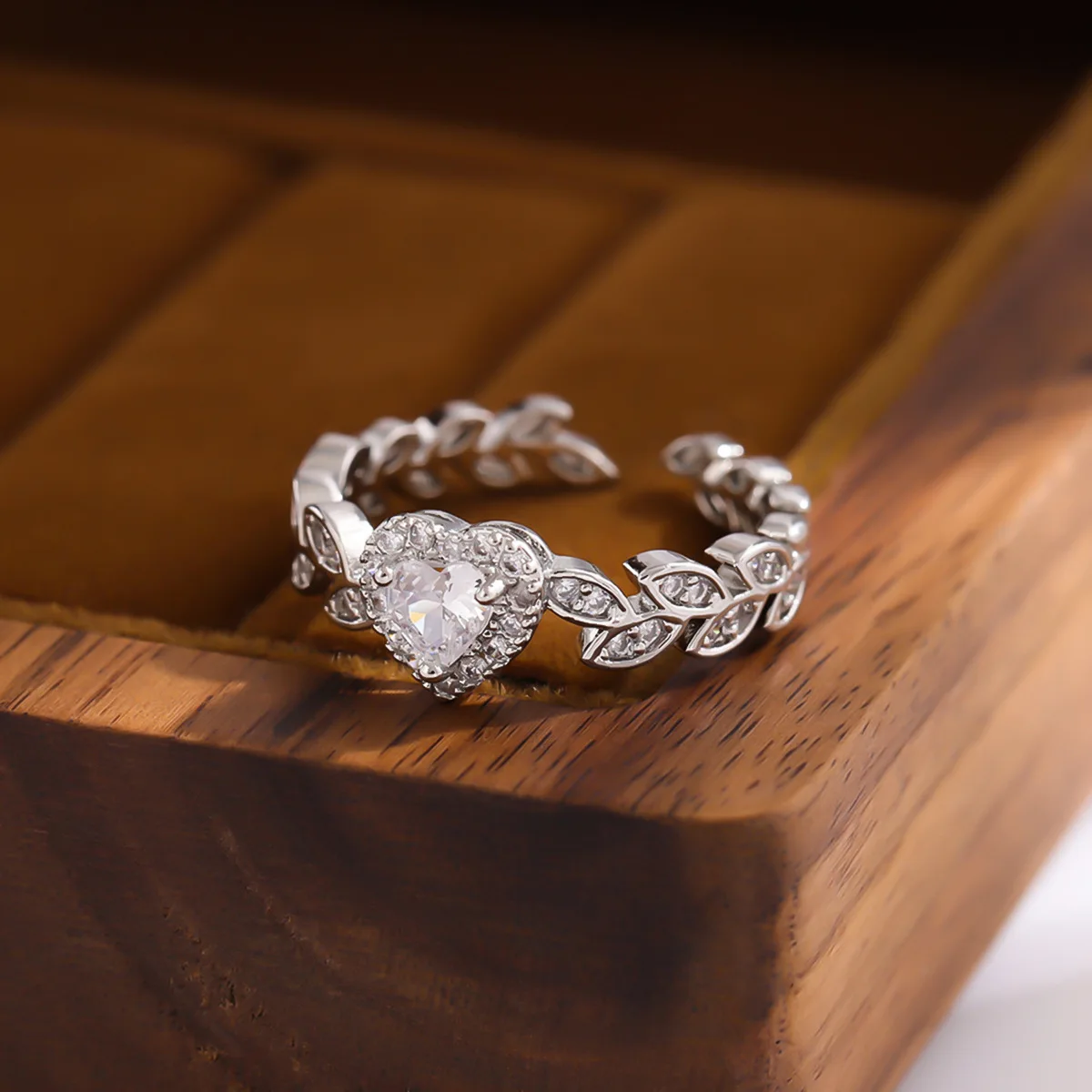 Neue Mode Temperament Kristall 925 Sterling Silber Liebe Herzförmige Blätter Persönlichkeit Exquisite Öffnung Ringe R374