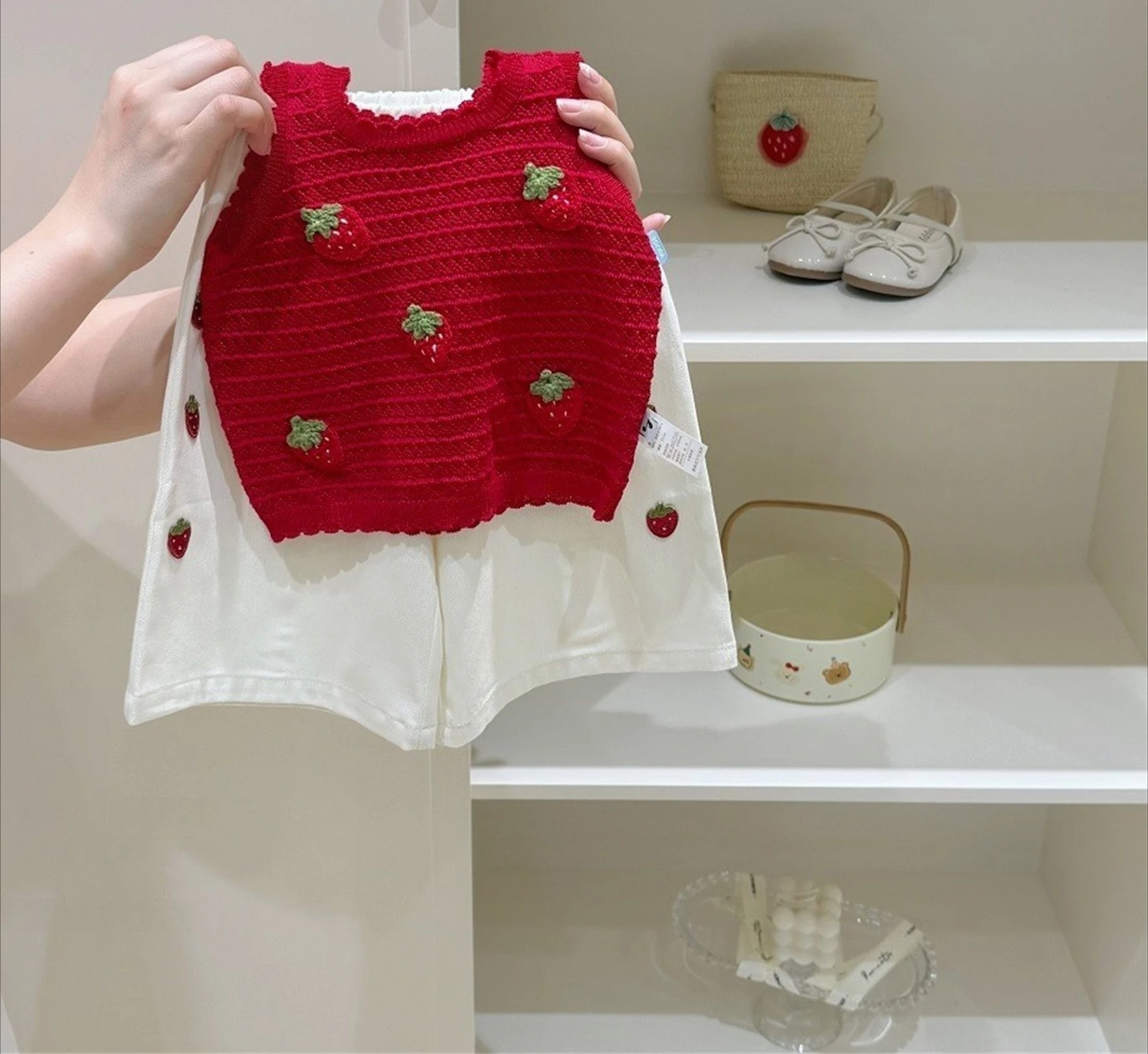 Girls' Summer Fashion Suit New Style Baby Tank Top Wide Leg Pants Cute Strawberry Kids Fashion Two Piece Set