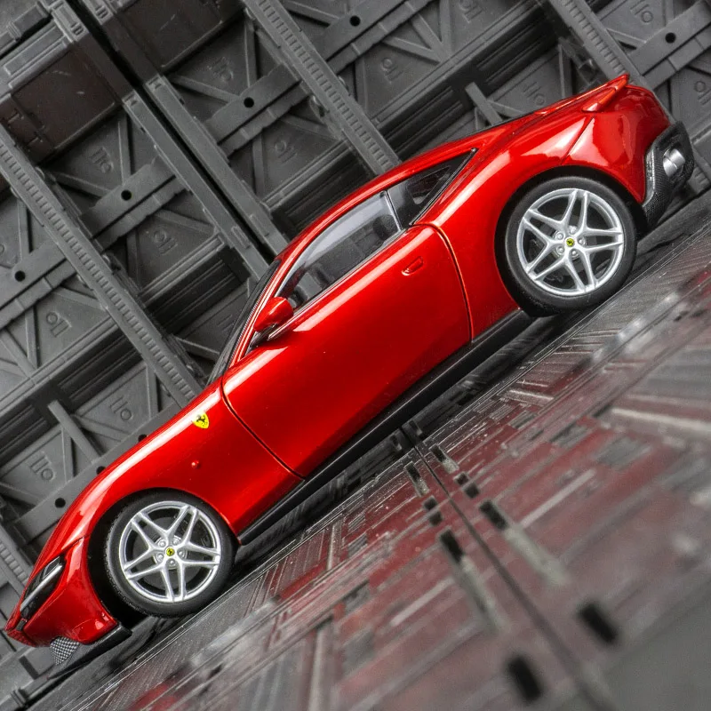 

Bburago 1/24 Ferrari Roma Alloy Racing Car Model Diecasts Metal Toy Sports Car Model High Simulation Collection Childrens Gifts